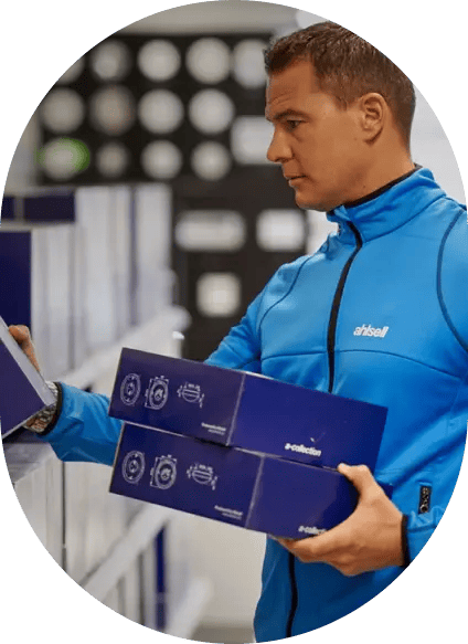 Relewise customer - Ahlsell store worker